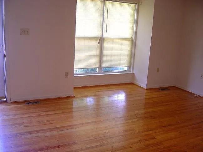 301 Barrington Ln - Photo 5 of 7