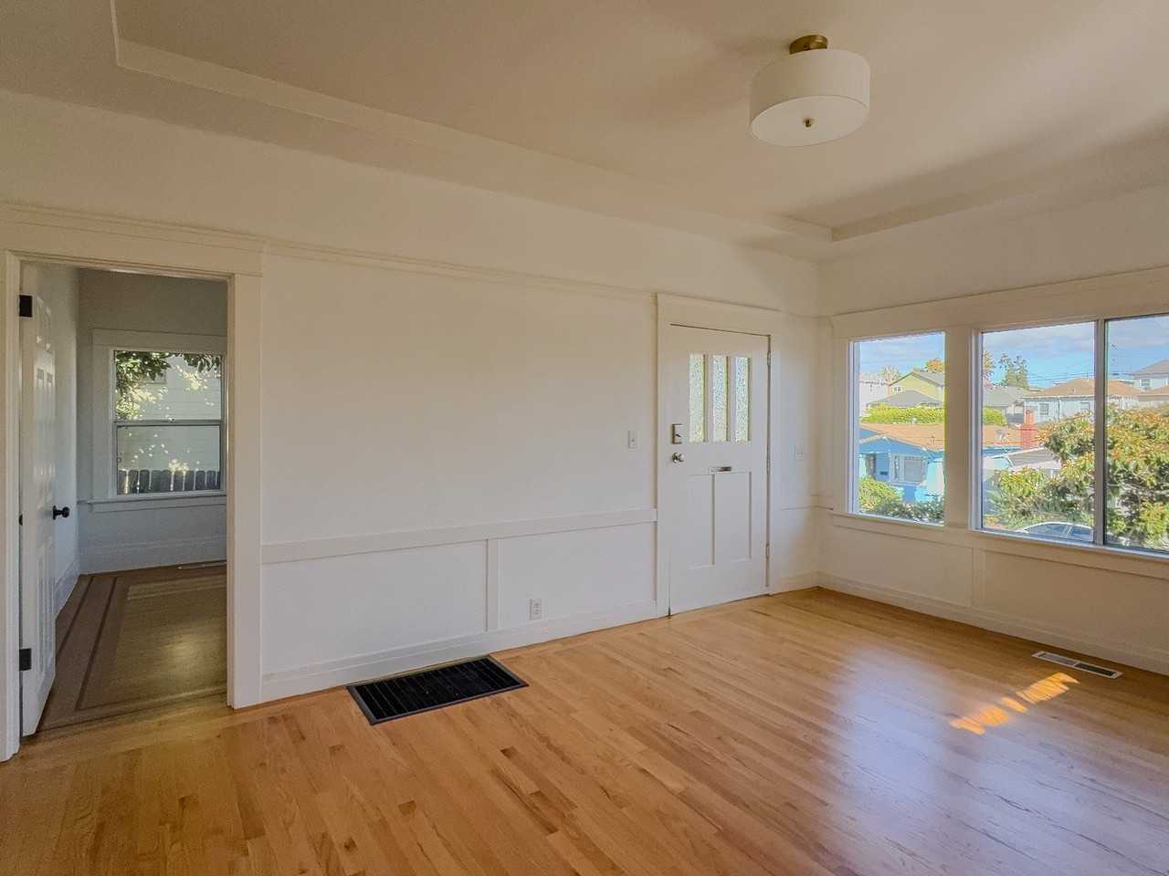 2011 Rosedale Ave - Photo 5 of 16