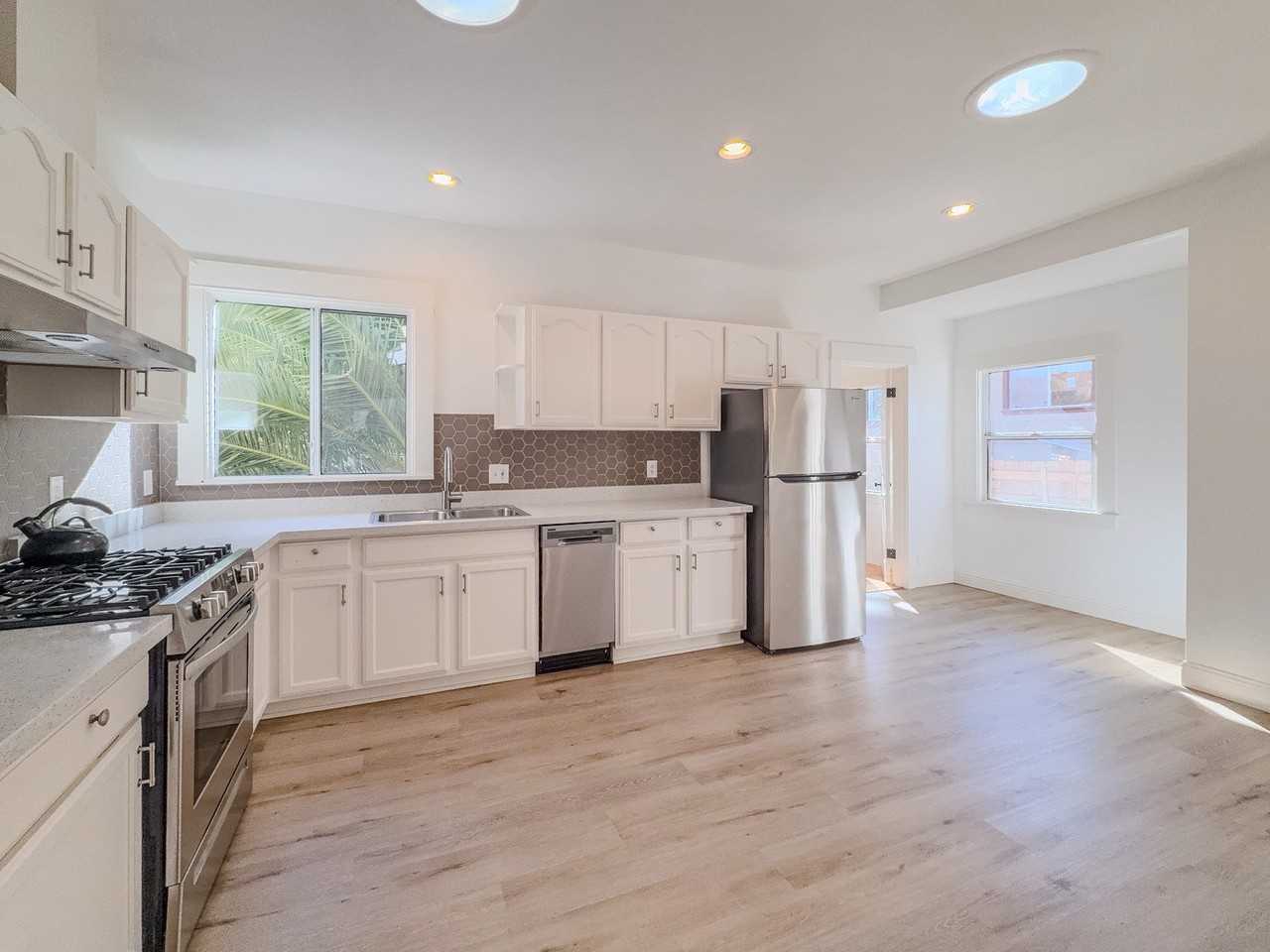 2011 Rosedale Ave - Photo 6 of 16