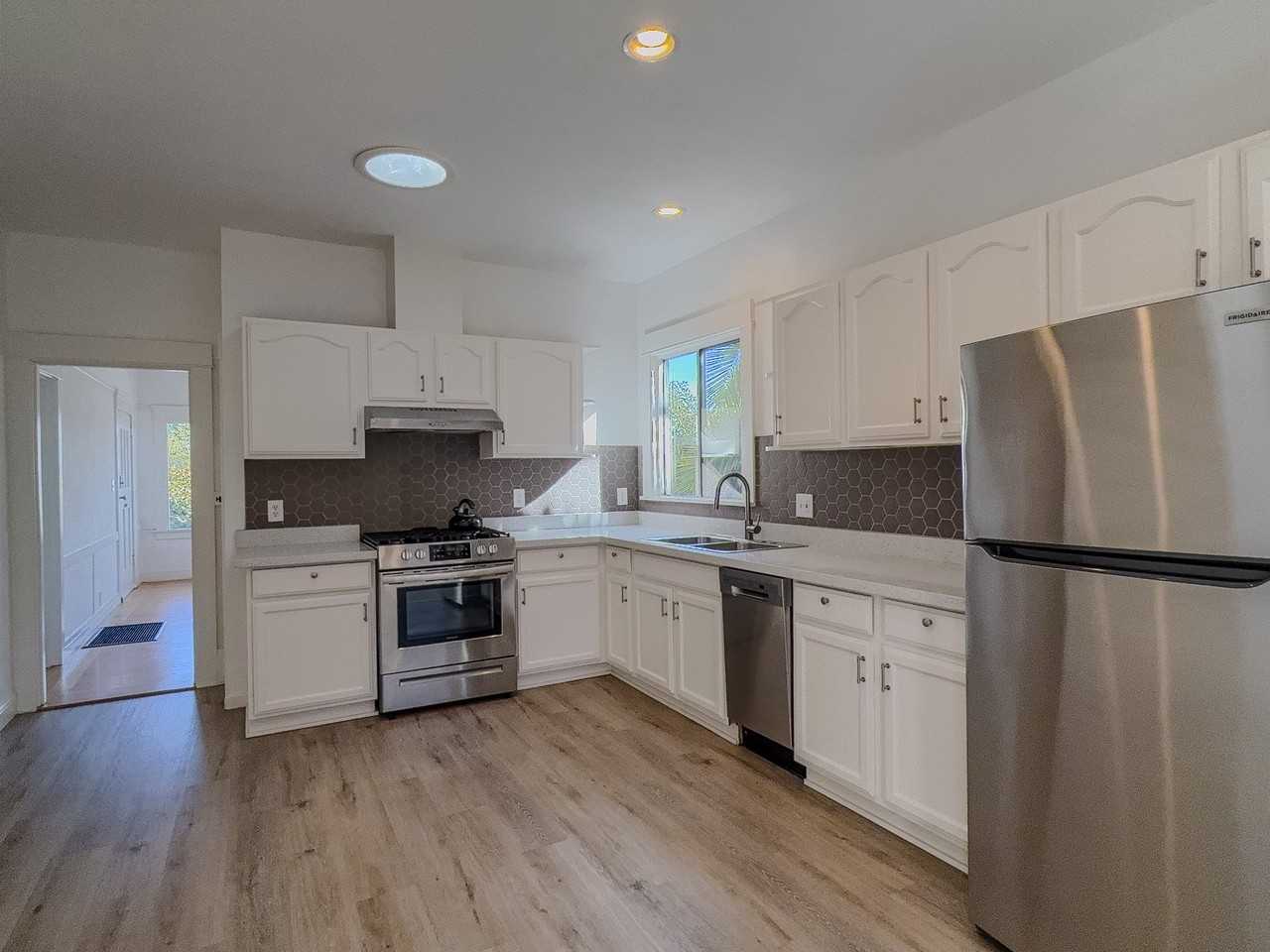 2011 Rosedale Ave - Photo 7 of 16