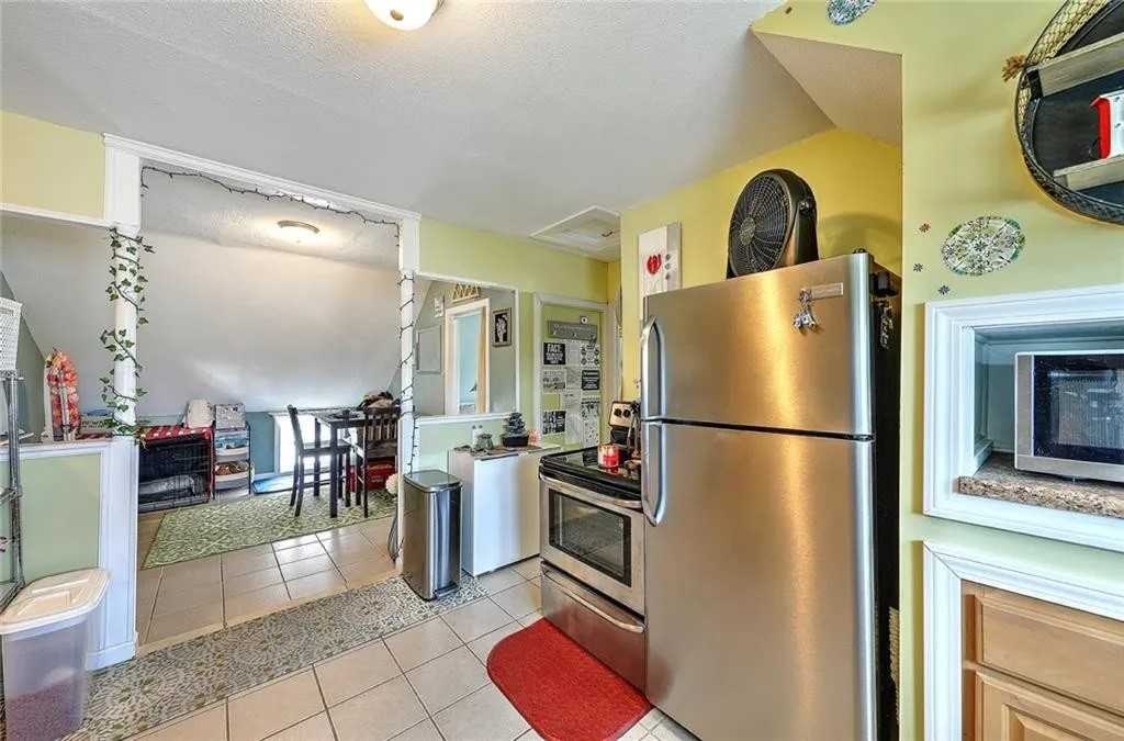 8 Sanford Ave #3 - Photo 2 of 8