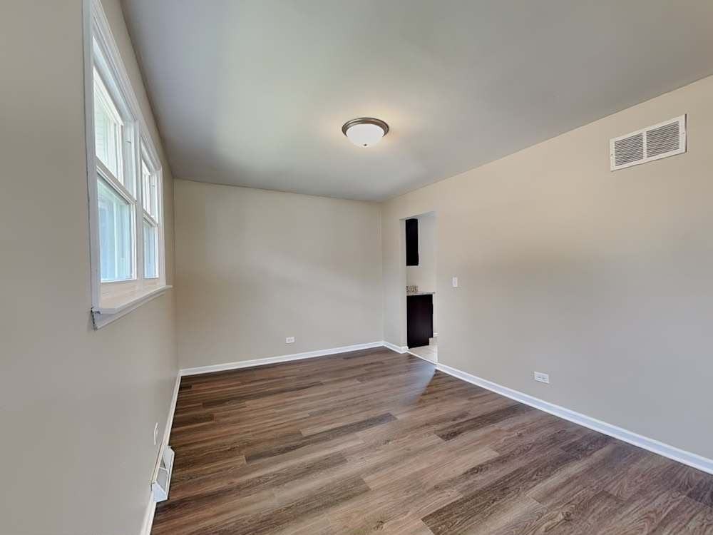 5S511 Bonnie Ct #NA - Photo 3 of 10