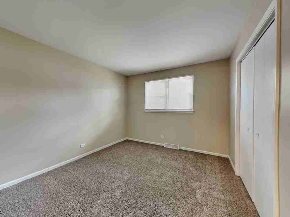 5S511 Bonnie Ct #NA - Photo 6 of 10