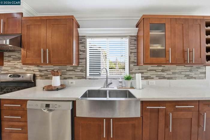 916 Bataan Avenue - Photo 2 of 13