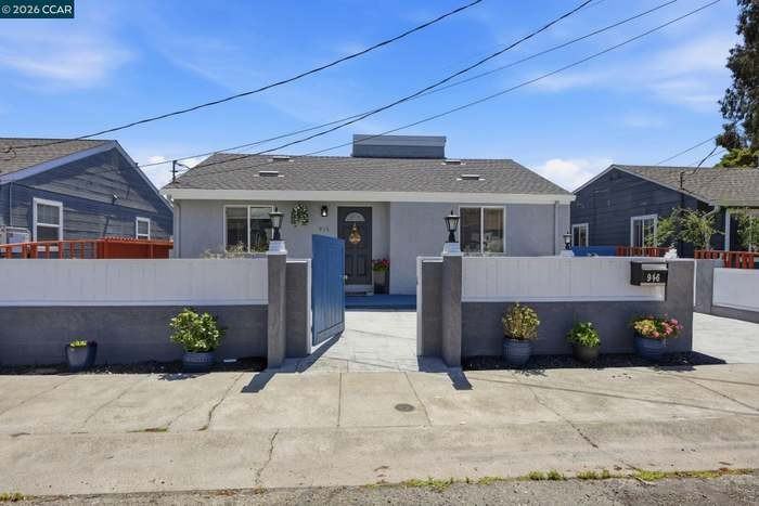 916 Bataan Avenue - Photo 3 of 13