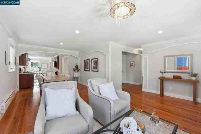 916 Bataan Avenue - Photo 5 of 13