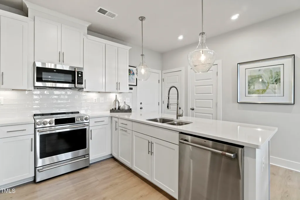 111 N Franklin St #100 - Photo 4 of 27
