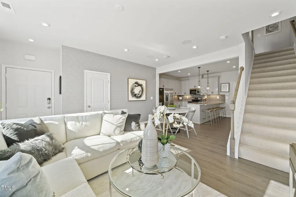 111 N Franklin St #100 - Photo 5 of 27