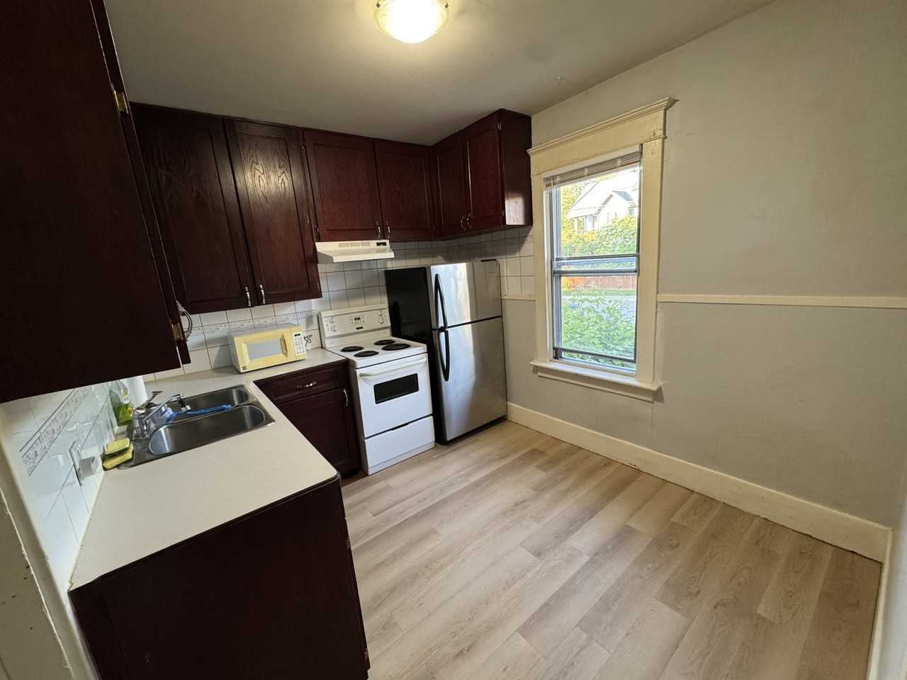1313 1 St Ne - Photo 3 of 16