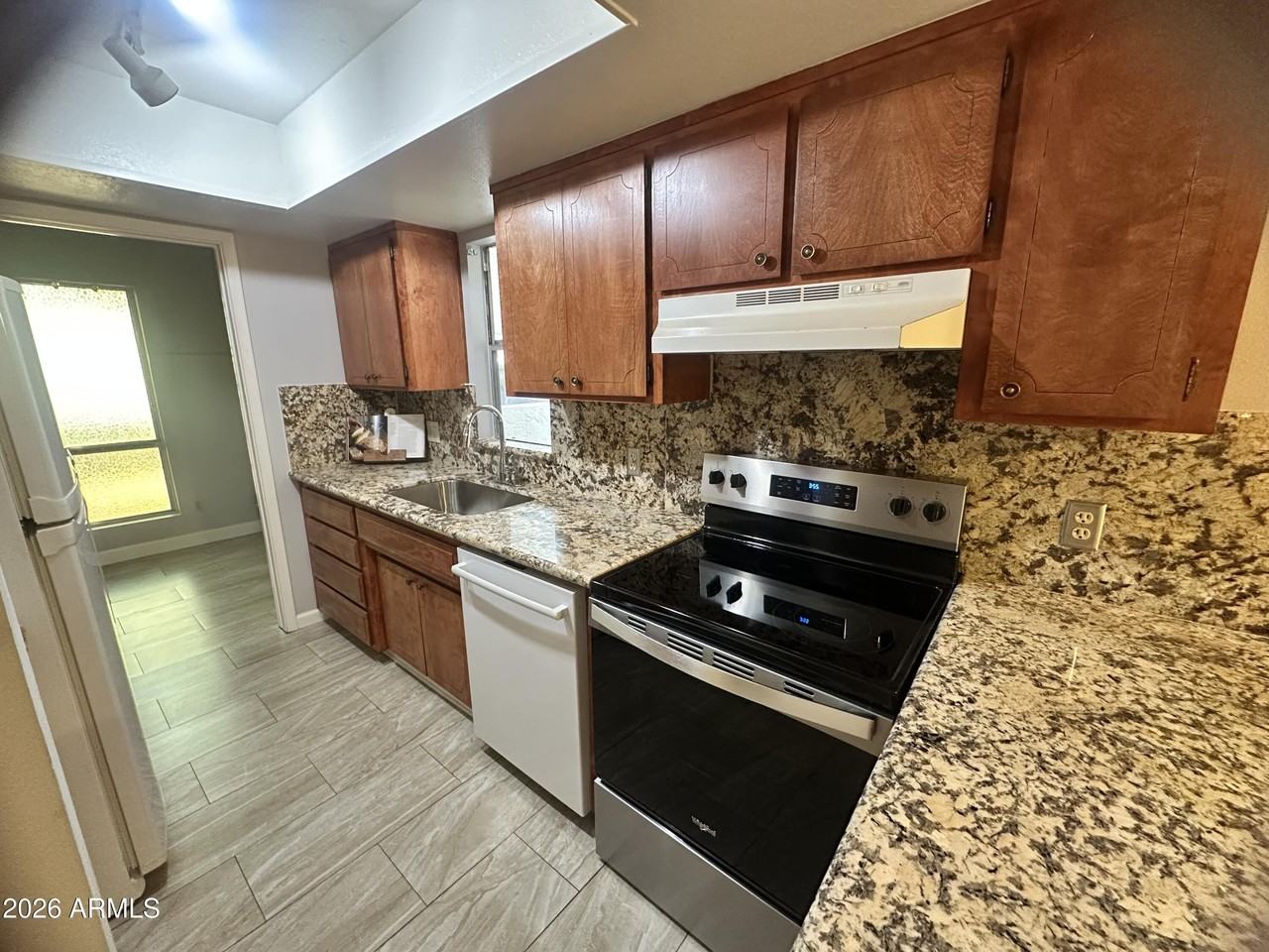 5208 S Hazelton Ln - Photo 4 of 15