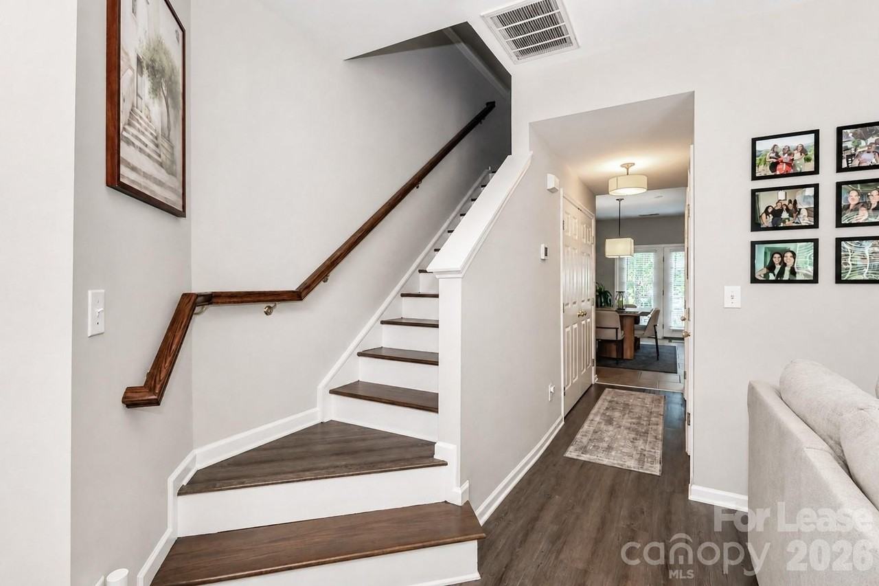 17633 Delmas Dr - Photo 6 of 35