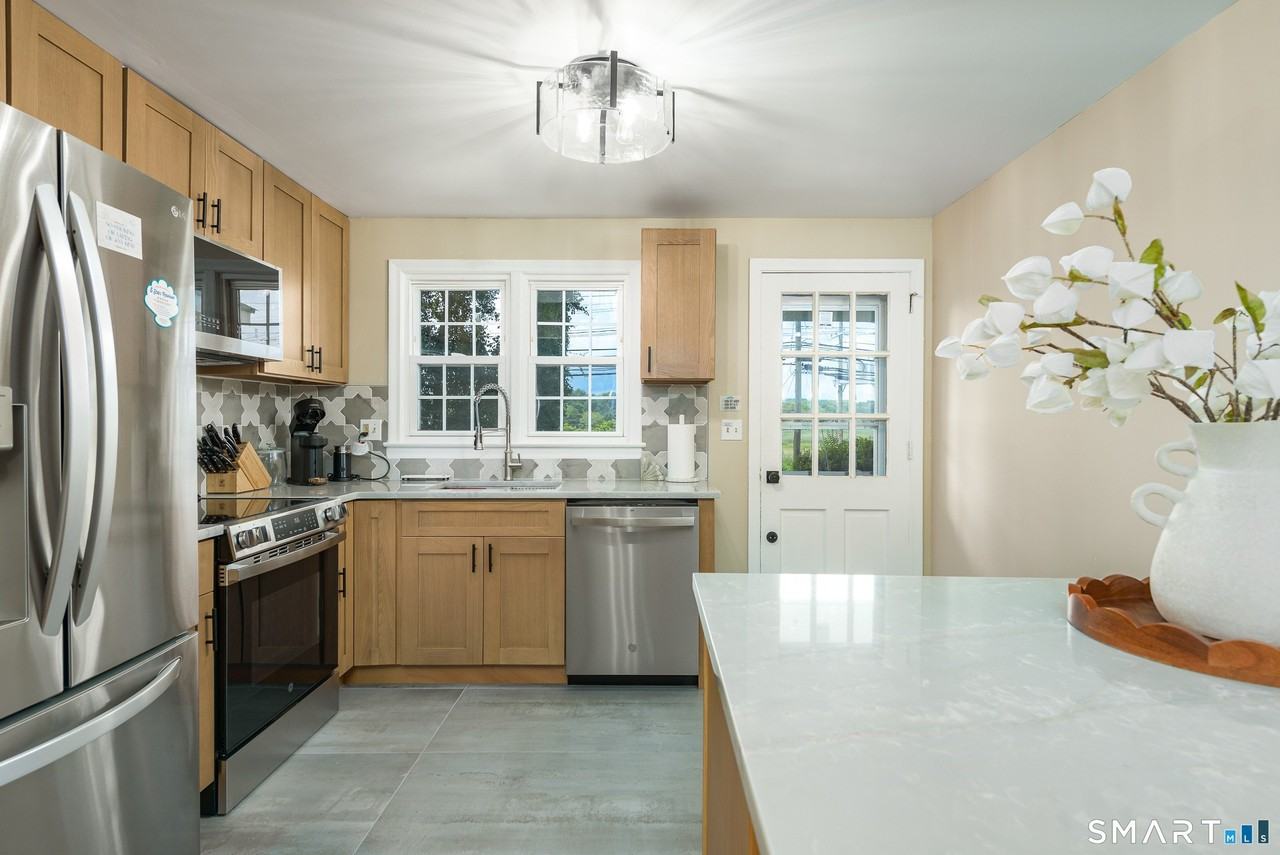 280 E Main St #E6 - Photo 5 of 21