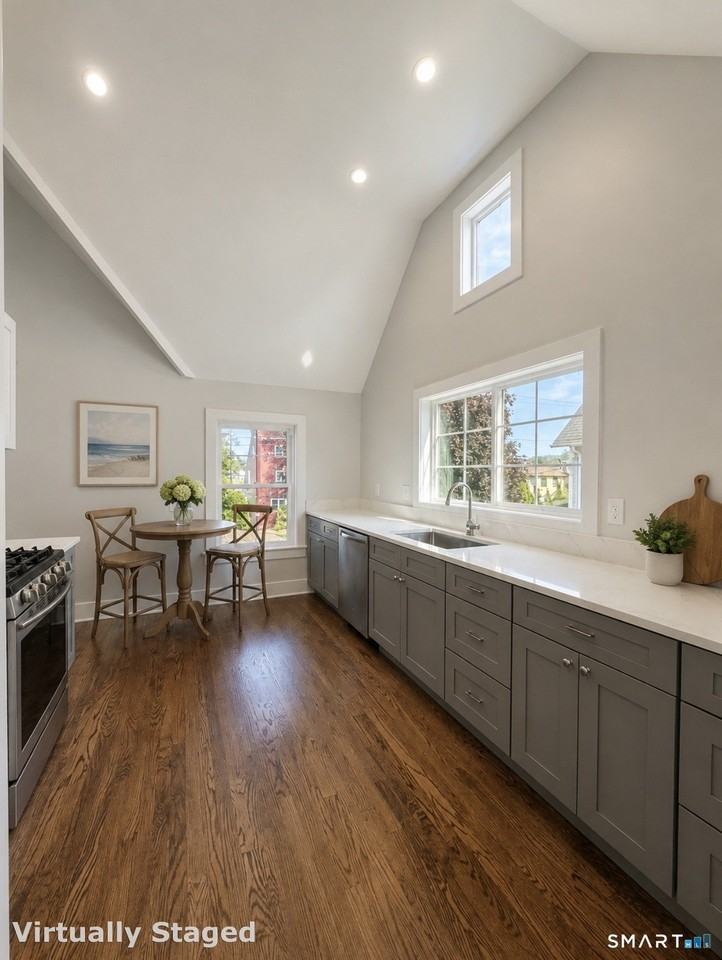 276 Harbor St #2ndFL - Photo 3 of 15