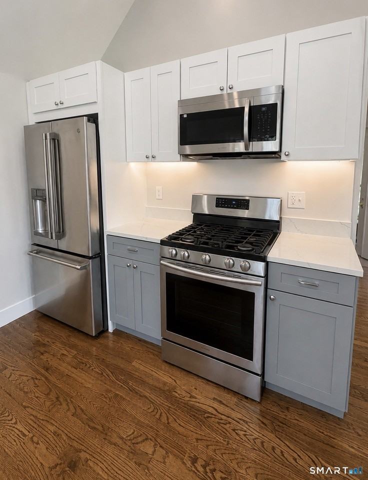 276 Harbor St #2ndFL - Photo 4 of 15
