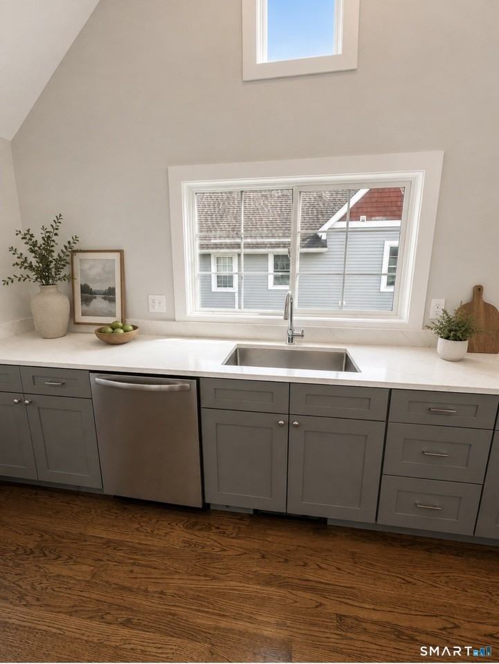 276 Harbor St #2ndFL - Photo 5 of 15