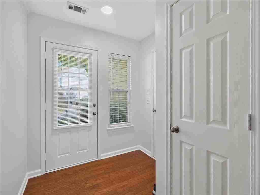 2820 Mayfair Dr - Photo 3 of 39