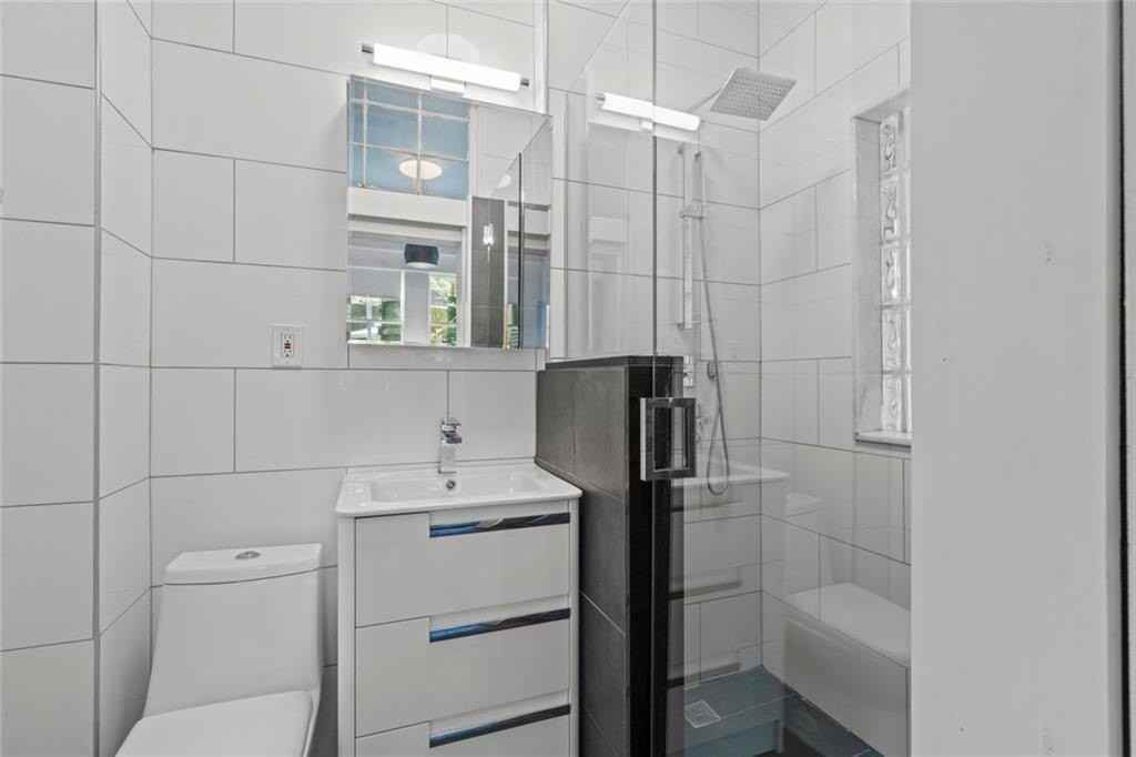1081 Mcmillan St Nw - Photo 3 of 19