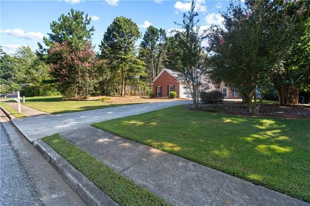 965 Dogwood Park Dr - Photo 3 of 39