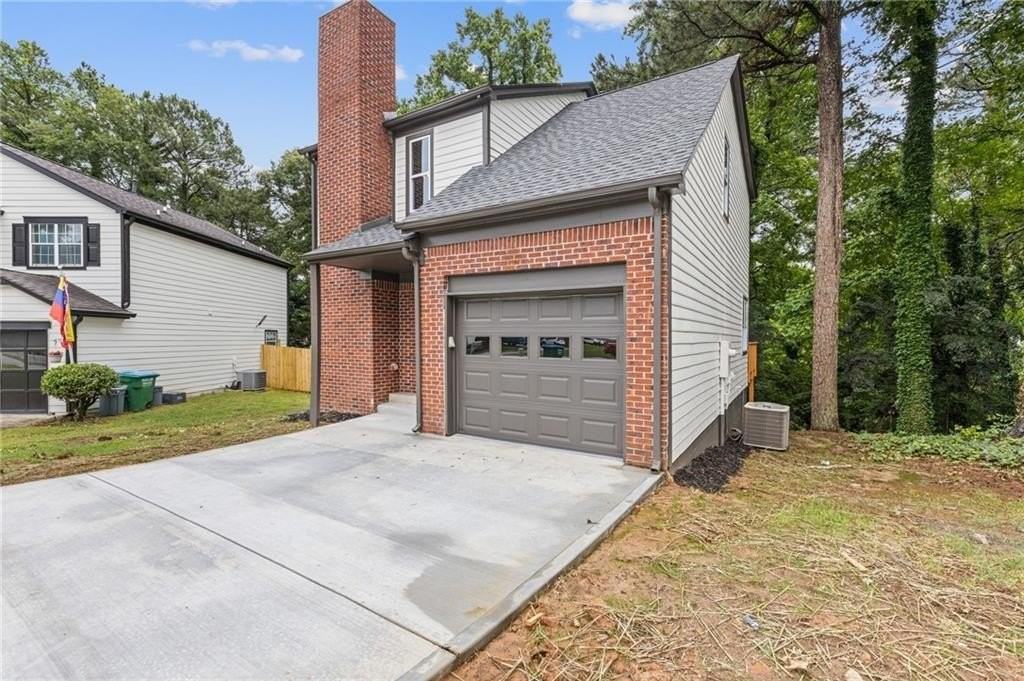 1111 Pin Oak Dr - Photo 2 of 26