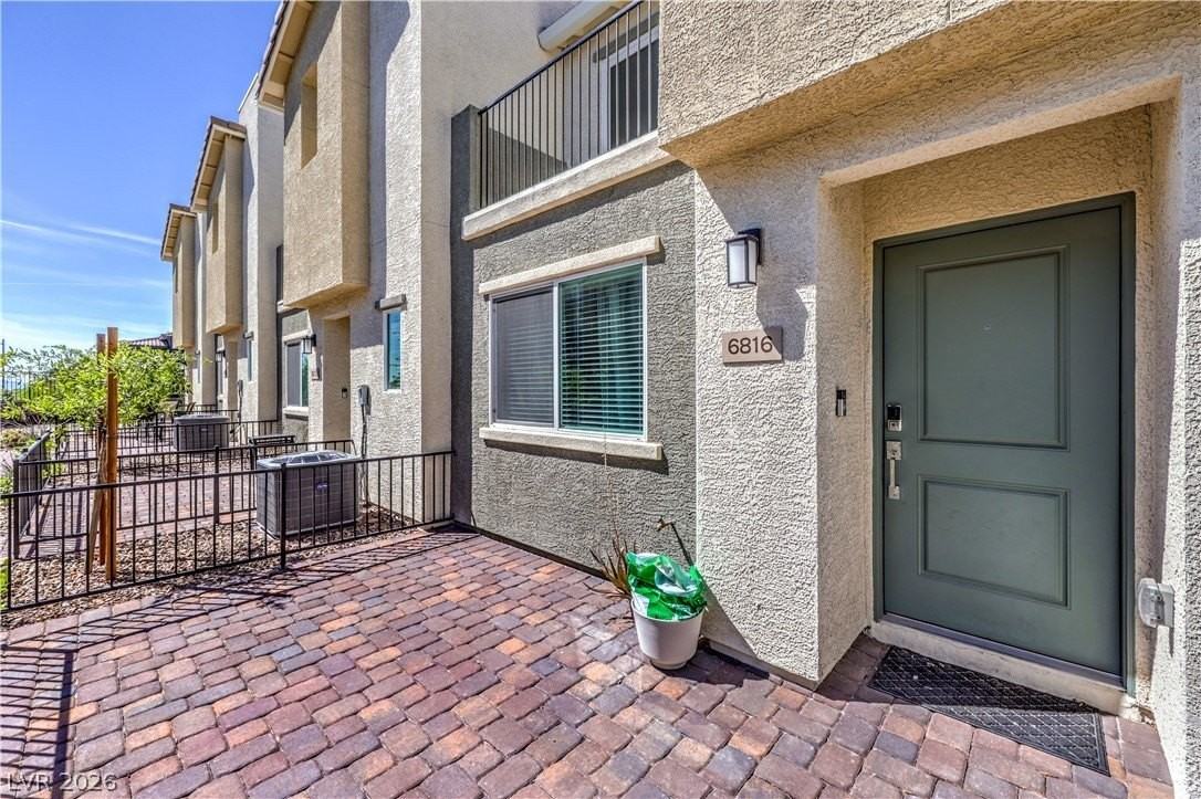 6816 Citron Mist Ct - Photo 4 of 44