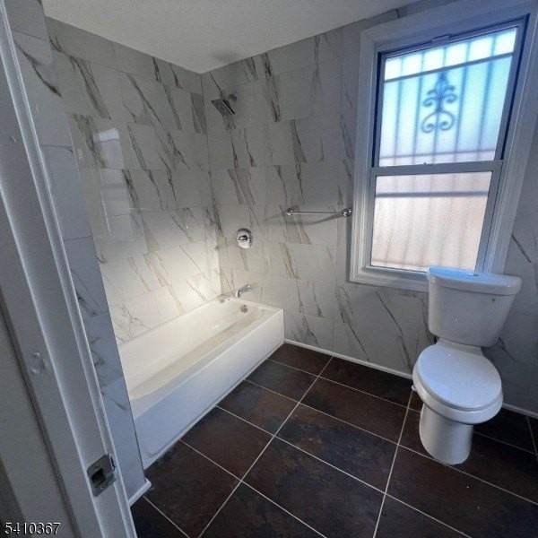 345 Summer Ave - Photo 3 of 9