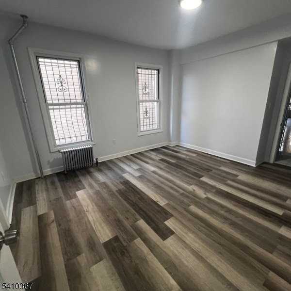 345 Summer Ave - Photo 4 of 9