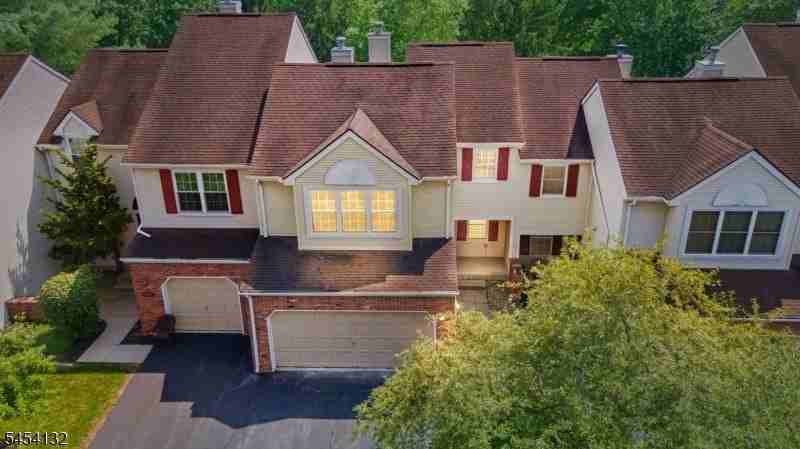 703 Porter Way W - Photo 2 of 43