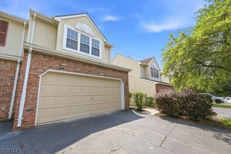 703 Porter Way W - Photo 3 of 43