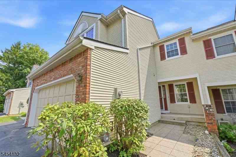 703 Porter Way W - Photo 4 of 43