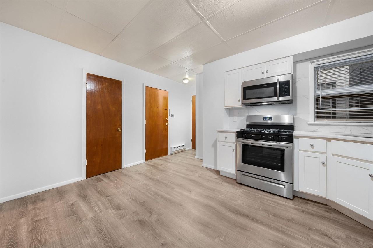 40 W 52nd St #1F - Photo 3 of 10