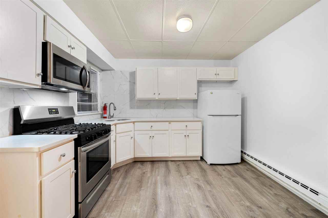 40 W 52nd St #1F - Photo 4 of 10
