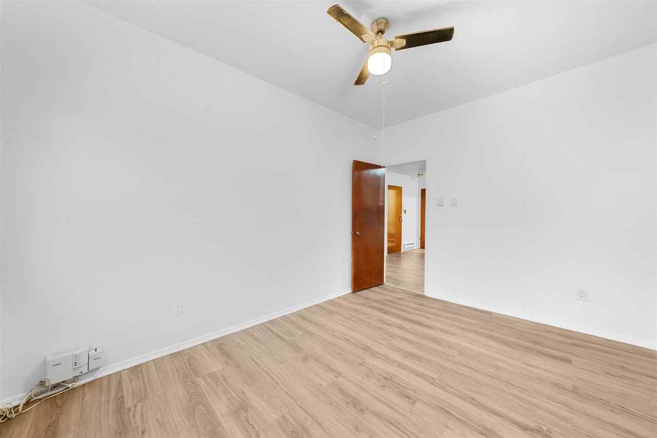 40 W 52nd St #1F - Photo 6 of 10