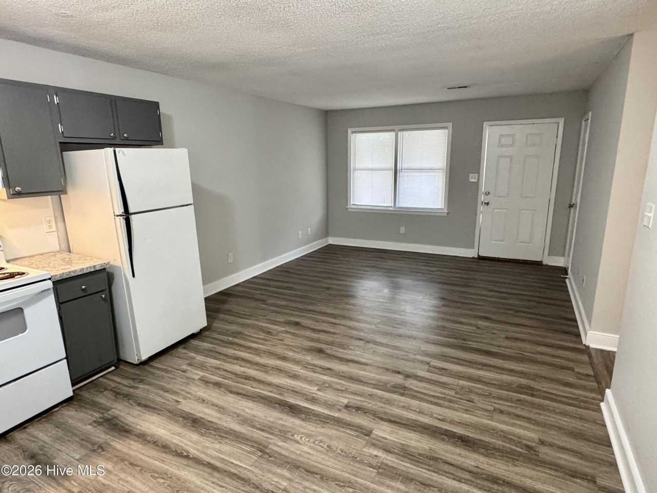 1400 E 1st St #B - Photo 5 of 12