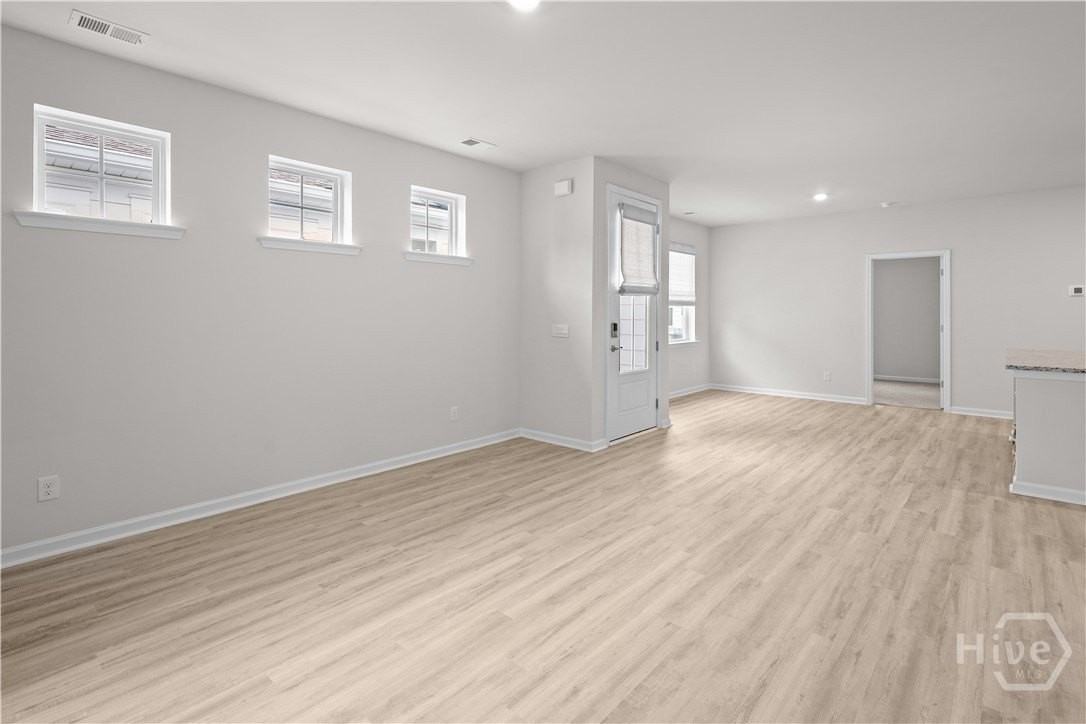 171 Holloway Hl - Photo 4 of 38