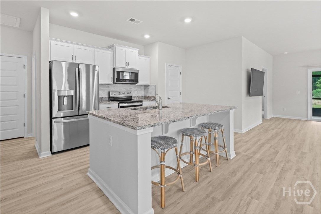 171 Holloway Hl - Photo 6 of 38