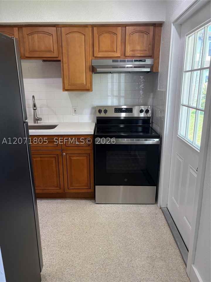 5080 Sw 26th Ave #2 - Photo 3 of 8