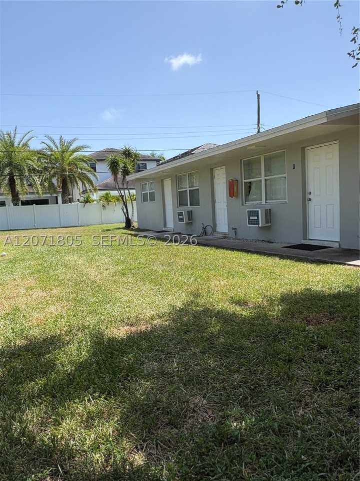 5080 Sw 26th Ave #2 - Photo 4 of 8