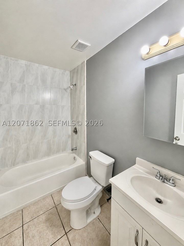 2653 Sw 51st St #1 - Photo 6 of 14