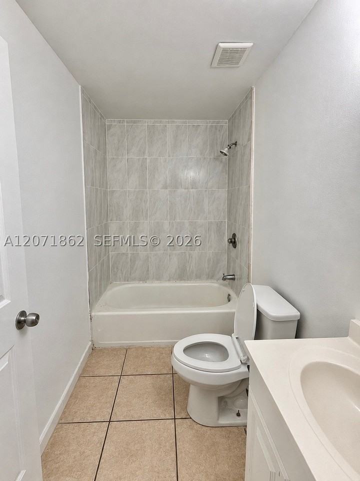 2653 Sw 51st St #1 - Photo 7 of 14