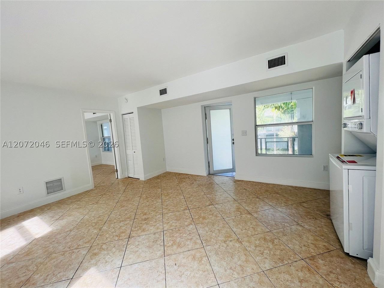 950 Bay Dr #6 - Photo 4 of 19