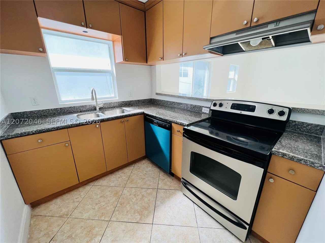 950 Bay Dr #6 - Photo 6 of 19