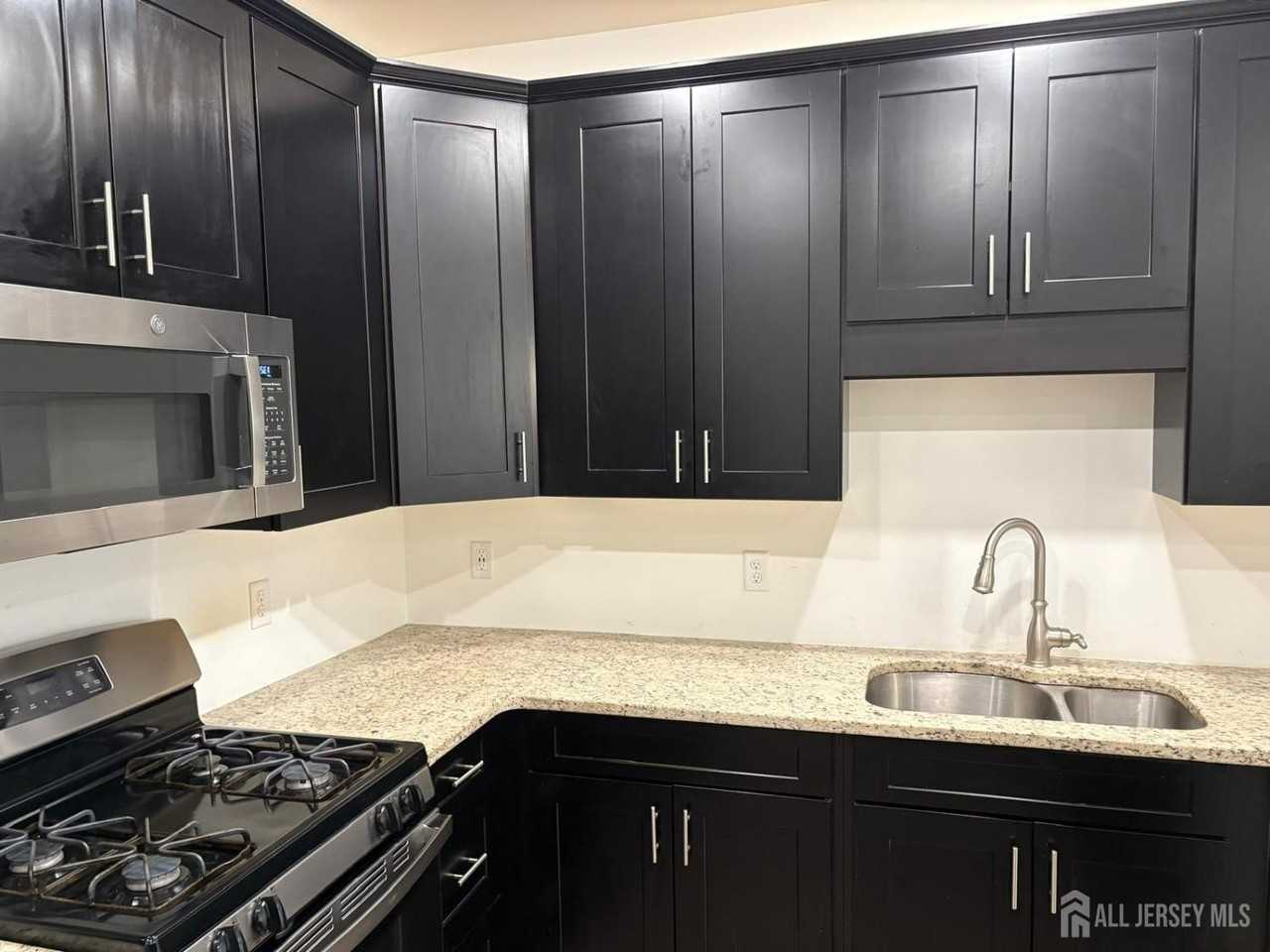 733 Stiller Ln - Photo 3 of 17