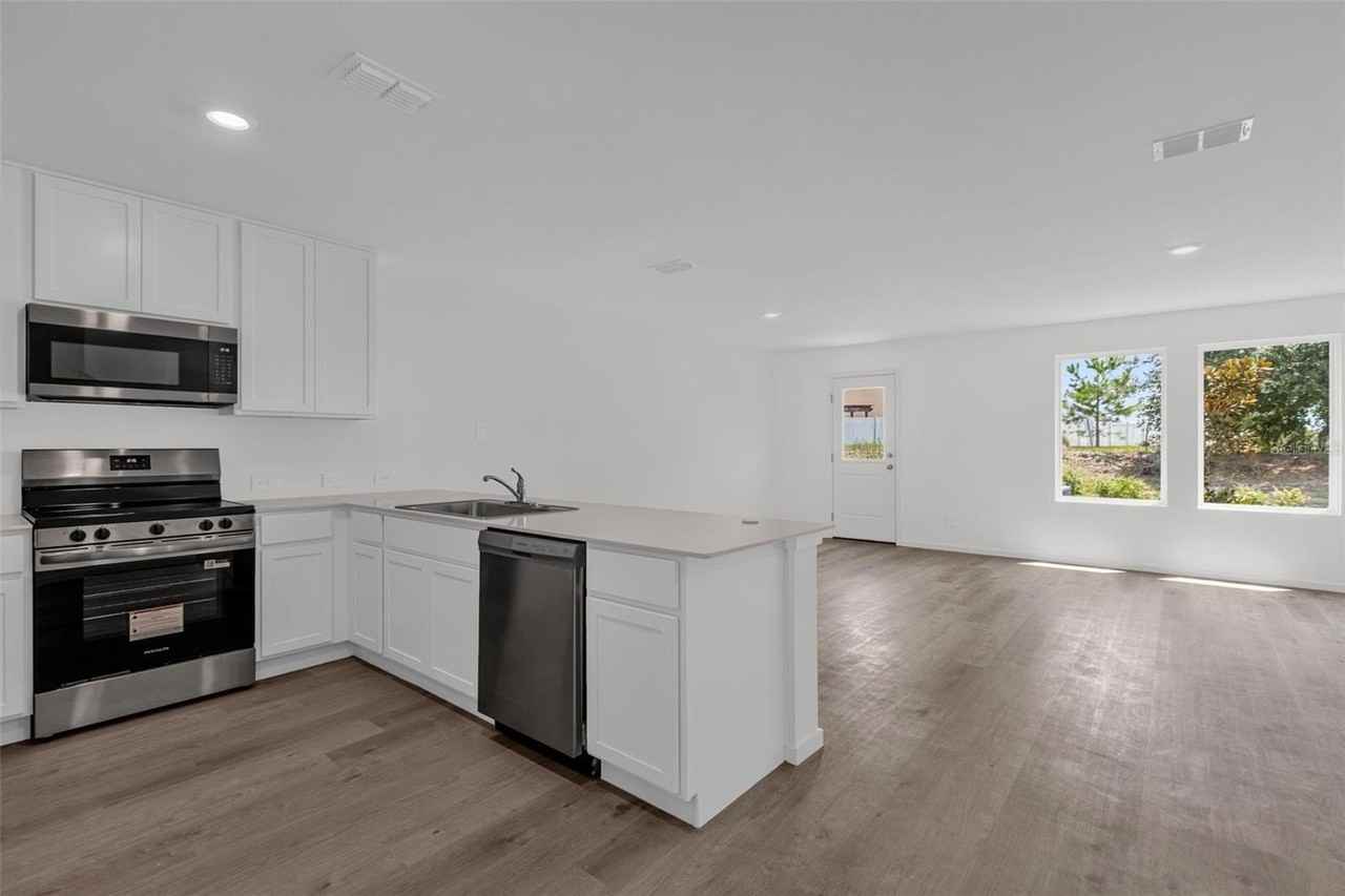 2424 Bevel Ln - Photo 3 of 39