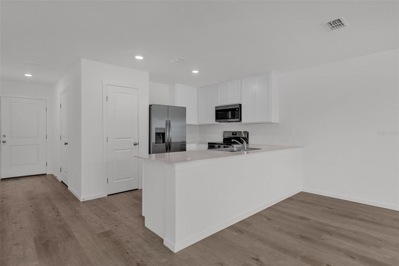 2424 Bevel Ln - Photo 4 of 39