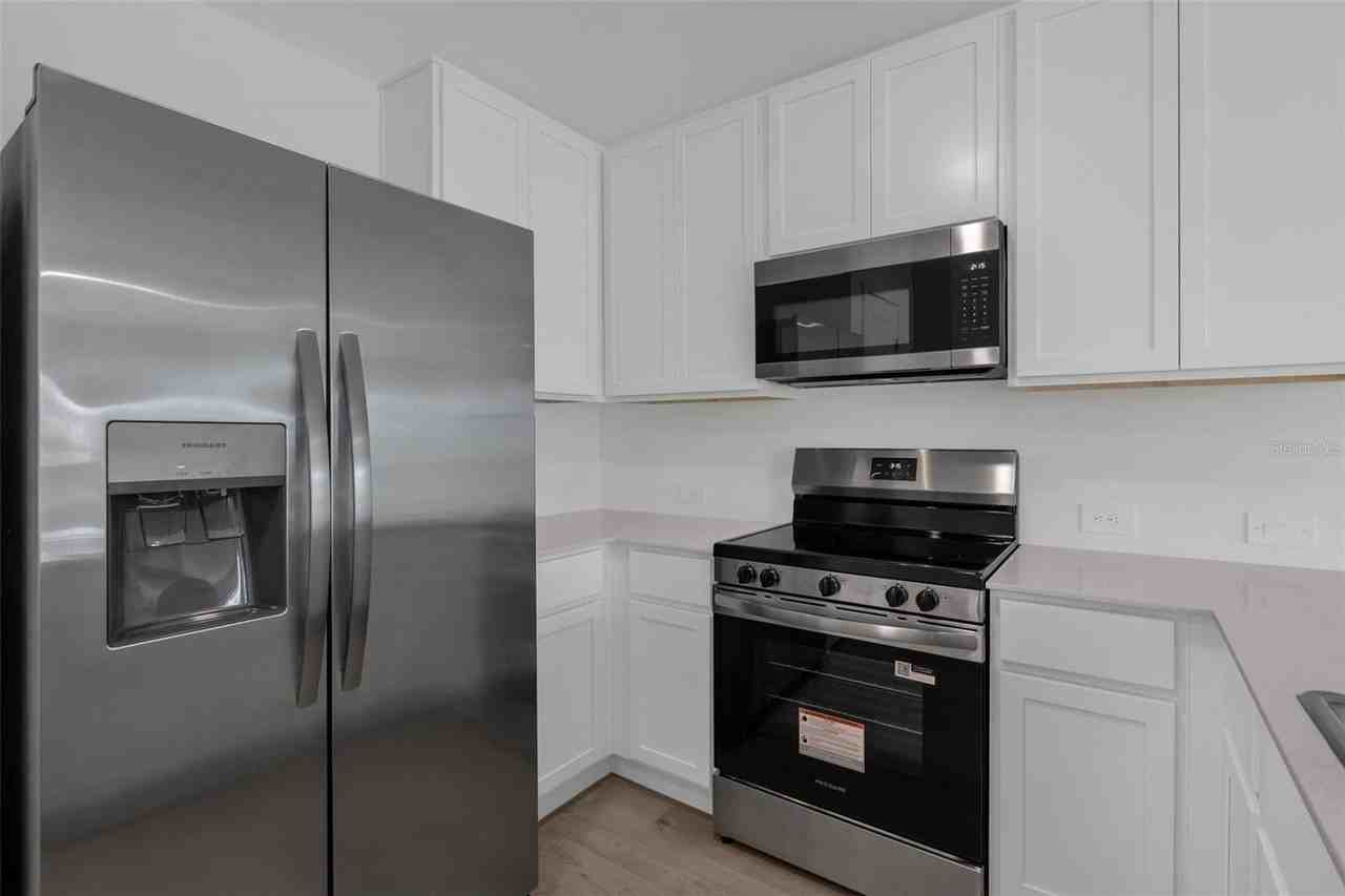 2424 Bevel Ln - Photo 5 of 39
