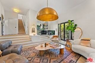 2065 Watsonia Ter - Photo 4 of 8