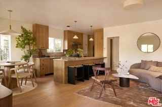 2411 Abbot Kinney Blvd - Photo 2 of 8