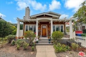 featured image of 933 Venezia Ave
