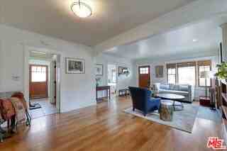 933 Venezia Ave - Photo 6 of 8