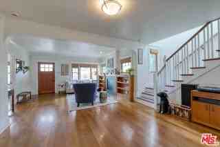 933 Venezia Ave - Photo 7 of 8